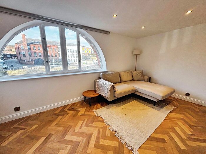 1 Bedroom Flat To Rent In Navigation Walk, Leeds, West Yorkshire, LS10