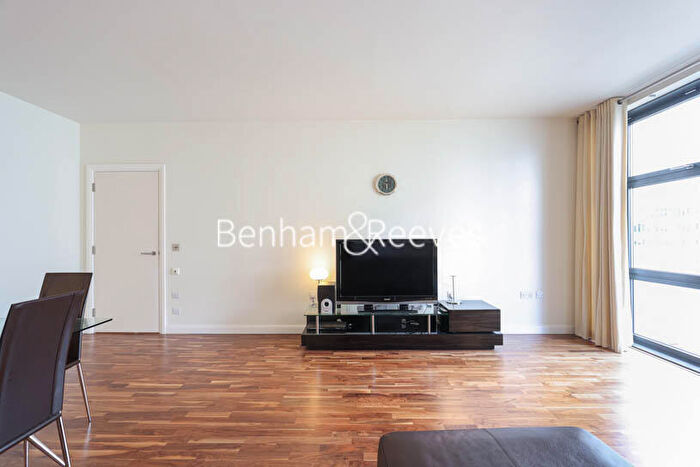 2 Bedroom Apartment To Rent In South Quay Square, Canary Wharf, E14