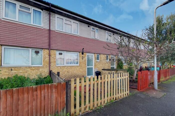 2 Bedroom Property To Rent In Woolacombe Way, Hayes, Bedroom Property And Garden, UB3