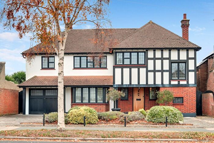 4 Bedroom Detached House For Sale In The Broadway, Thorpe Bay, SS1