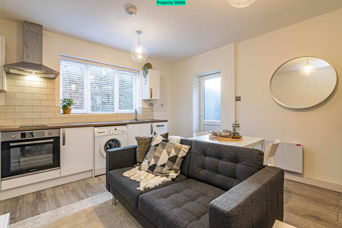 1 Bedroom Flat To Rent In Flat, Milner Road, Nottingham, NG5