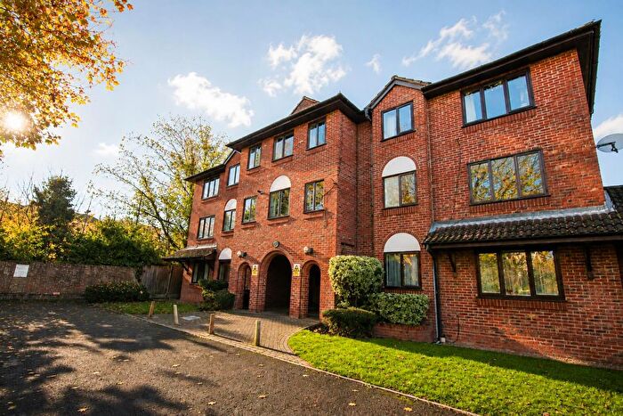 Studio To Rent In Burleigh Court, Leatherhead, KT22
