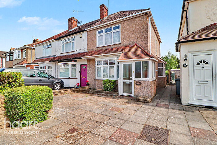 3 Bedroom End Of Terrace House For Sale In Harrow Crescent, Heaton Grange, RM3