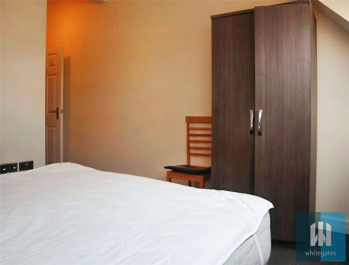 1 Bedroom Flat To Rent In Brook Street, Town Centre, Huddersfield, HD1