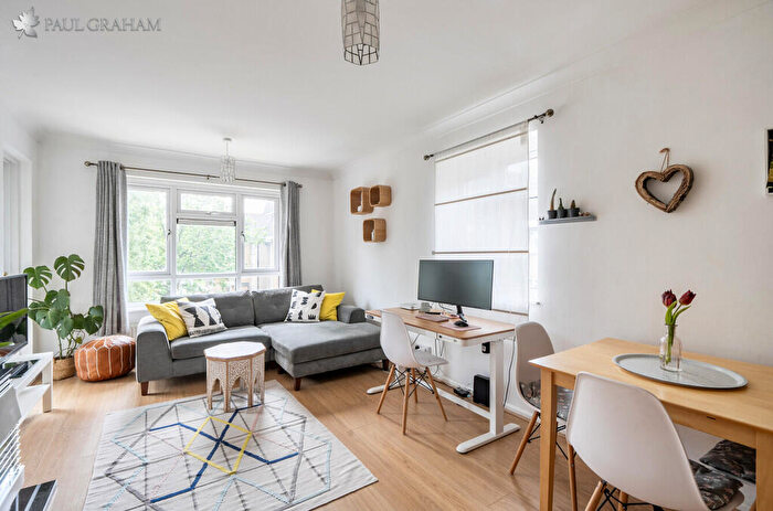 2 Bedroom Flat For Sale In Denmark Gardens, Carshalton, SM5