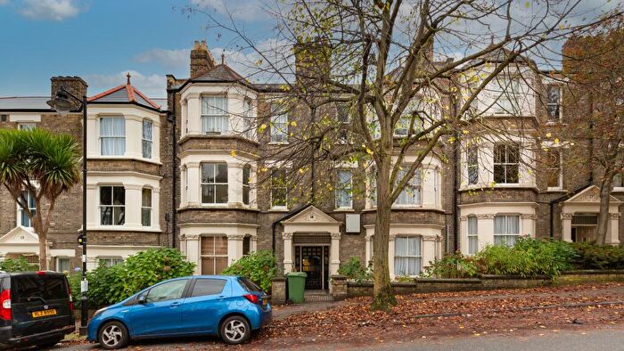 2 Bedroom Flat For Sale In Flat, Cathcart Hill, Tufnell Park, London, N19