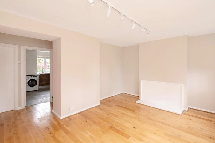 2 Bedroom Flat To Rent In Great North Road, East Finchley, N2