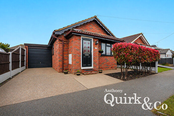 1 Bedroom Bungalow For Sale In Sydervelt Road, Canvey Island, SS8