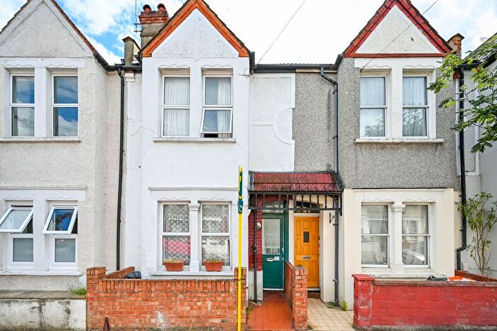 1 Bedroom Flat To Rent In Rostella Road, Tooting Broadway, London, SW17