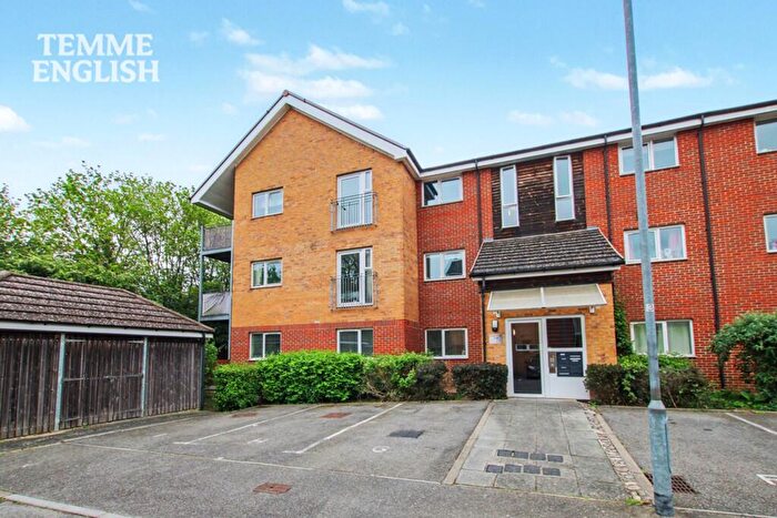 2 Bedroom Flat For Sale In Marlborough Drive, Langdon Hills, SS16