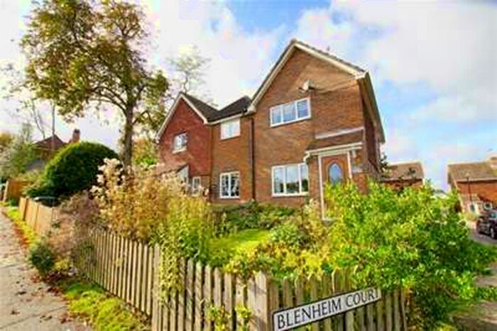 3 Bedroom Semi-Detached House To Rent In Robertsbridge, TN32