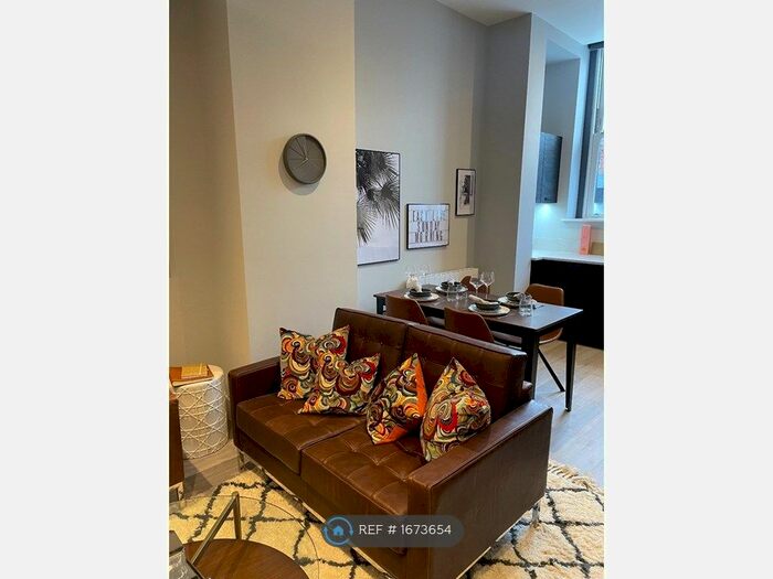 2 Bedroom Flat To Rent In Crickett House, London, SE6