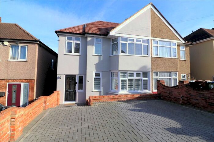 4 Bedroom Semi-Detached House To Rent In Beechcroft Avenue, Barnehurst, Kent DA7