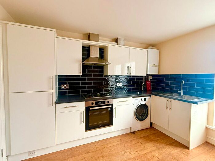 2 Bedroom Flat To Rent In Hainault Road, Leytonstone, E11