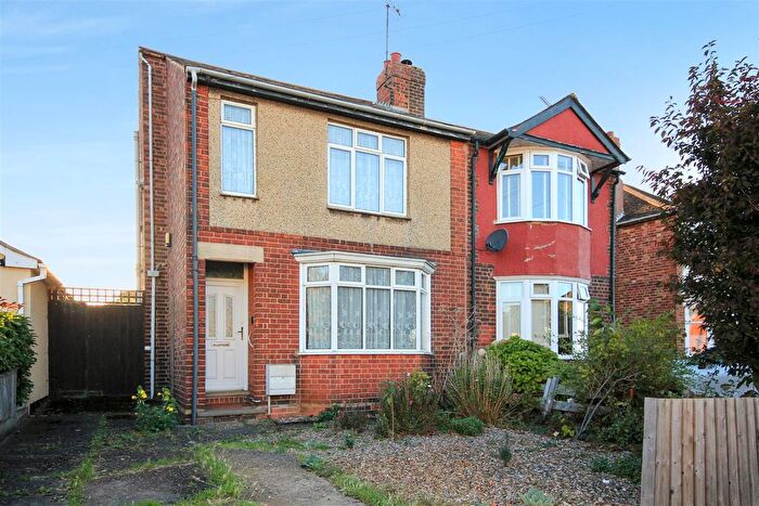 3 Bedroom Semi Detached House For Sale In Hillside Road, Wellingborough, NN8