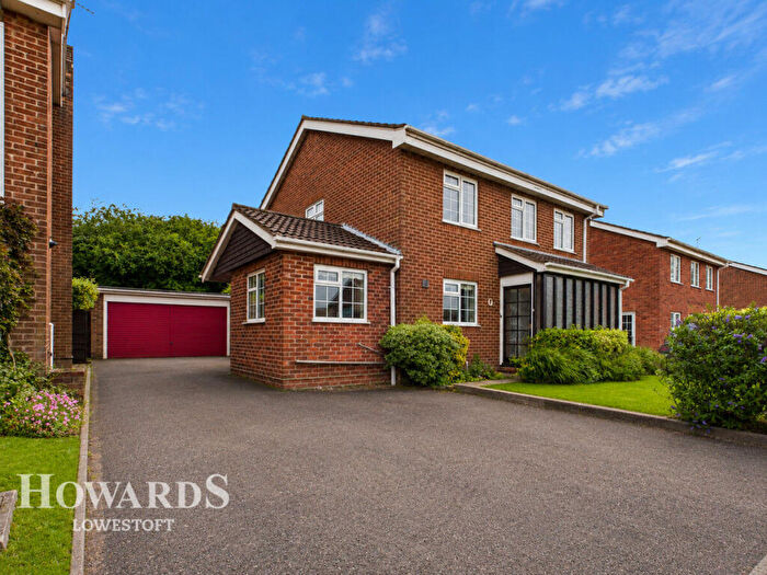 4 Bedroom Detached House For Sale In Sutherland Drive, Lowestoft, NR32