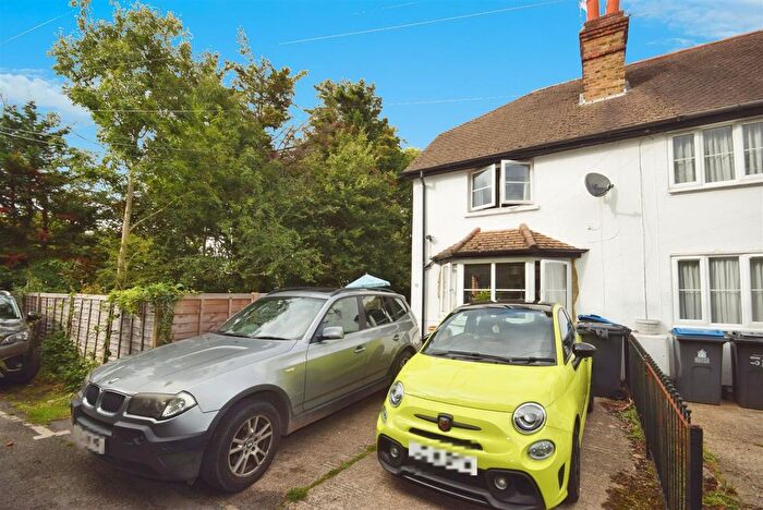 2 Bedroom Property To Rent In Almshouse Lane, Chessington, KT9