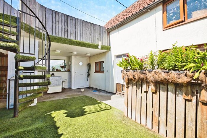 2 Bedroom Link Detached House For Sale In Oxenpill, Glastonbury, Somerset, BA6