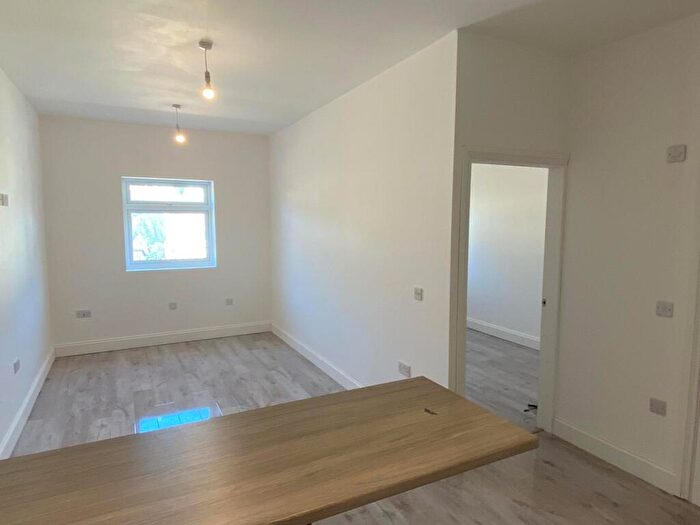 1 Bedroom Flat To Rent In Henry Road, Southampton, SO15