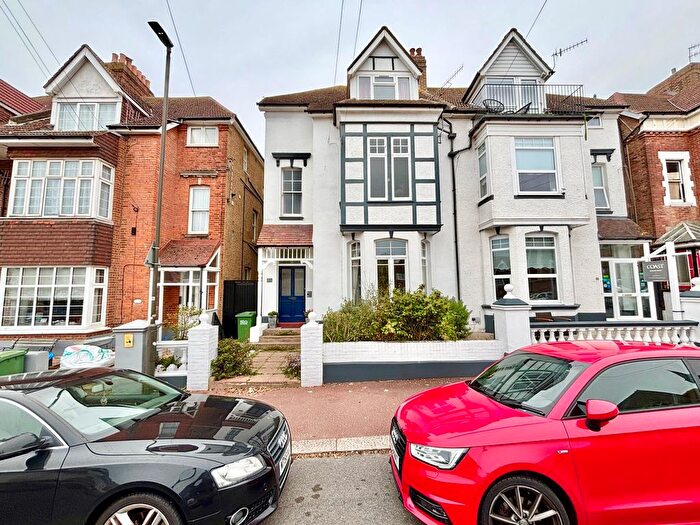 2 Bedroom Flat For Sale In Sea Road, Bexhill-On-Sea, TN40