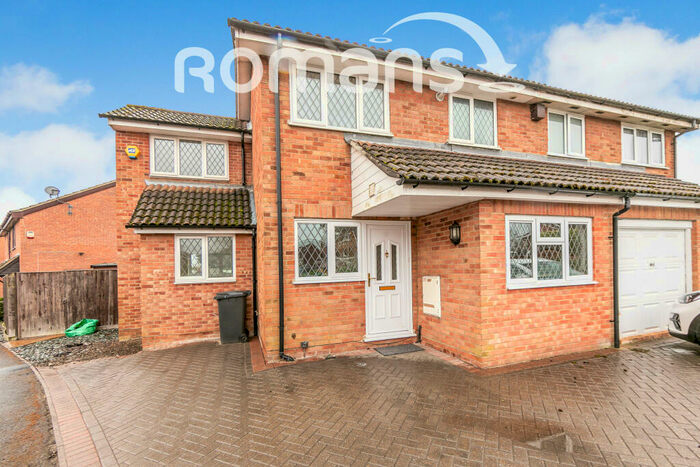 3 Bedroom Semi-Detached House To Rent In Silbury Close, RG31