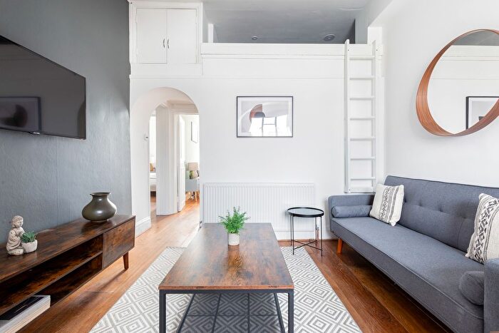 2 Bedroom Flat To Rent In St. Georges Terrace, London, NW1