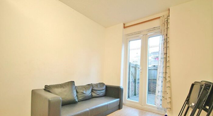 4 Bedroom Maisonette To Rent In Hungerford Road, London, N7