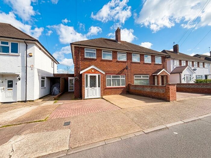 3 Bedroom Semi Detached House For Sale In Regent Avenue, Uxbridge, UB10