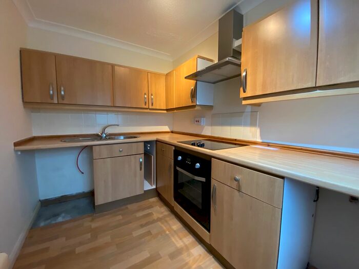 2 Bedroom Flat To Rent In Kay Brow, Ramsbottom, BL0
