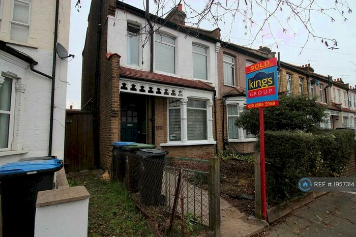 4 Bedroom Semi-Detached House To Rent In Durants Road, Enfield, EN3