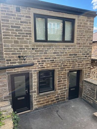 1 Bedroom Flat To Rent In George Street, Huddersfield, HD8