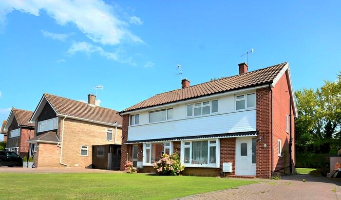 3 Bedroom Semi-Detached House To Rent In Benhams Drive, Horley, RH6