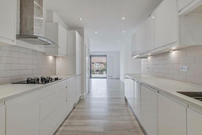2 Bedroom Flat For Sale In Mount Road, Hendon, London, NW4