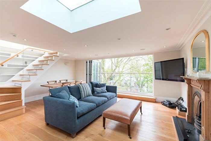 3 Bedroom Flat For Sale In Primrose Gardens, London, NW3