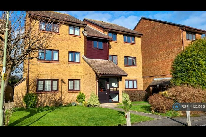 2 Bedroom Flat To Rent In Celandine Avenue, Locks Heath, Southampton, SO31