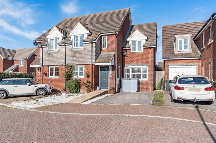 4 Bedroom Semi-Detached House For Sale In Thistle Drive, Whitstable, CT5