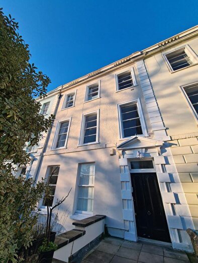 3 Bedroom Maisonette To Rent In Sutherland House – First Floor Maisonette Ref, BS8