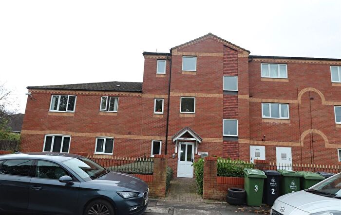 2 Bedroom Flat To Rent In Bridge Road, Shelfield, Walsall, WS4