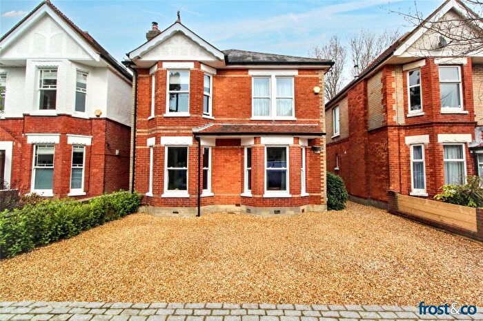 4 Bedroom Detached House For Sale In Parkstone Avenue, Poole, Dorset, BH14