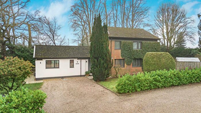 4 Bedroom Detached House For Sale In Boyneswood Road, Medstead, Alton, Hampshire, GU34