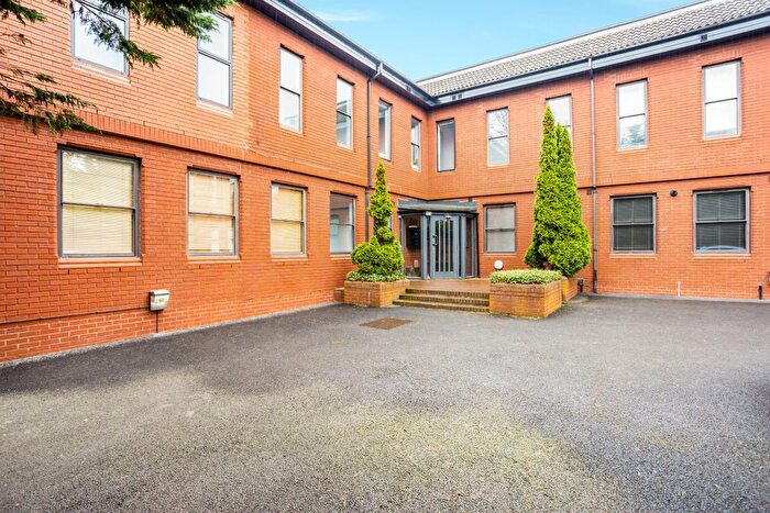 2 Bedroom Flat For Sale In Clewer Hill Road, Windsor, SL4