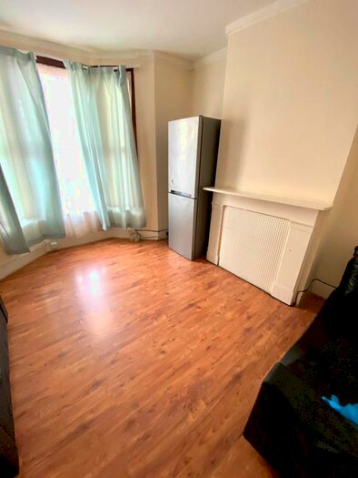 4 Bedroom Detached House To Rent In Steele Road, London, E11