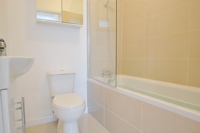Apartment To Rent In Long Ditton, Surbiton, KT6