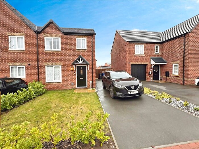 3 Bedroom Semi-Detached House To Rent In Easedale Grove, Doncaster, South Yorkshire, DN2
