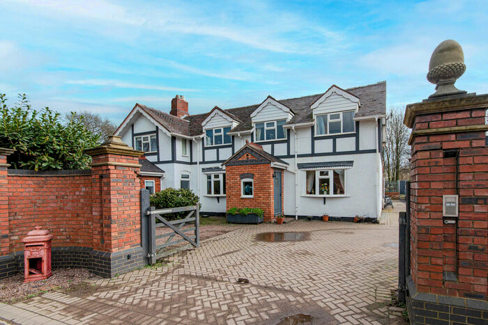 6 Bedroom Semi-Detached House For Sale In London Road, Canwell, B75