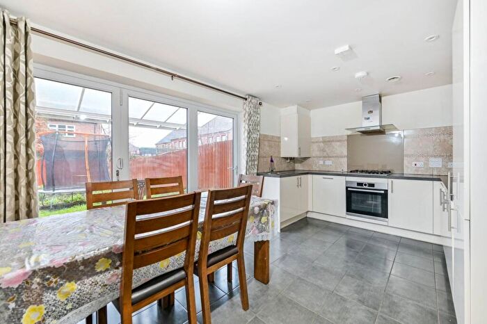 4 Bedroom Terraced House For Sale In Finefield Walk, Slough, SL1