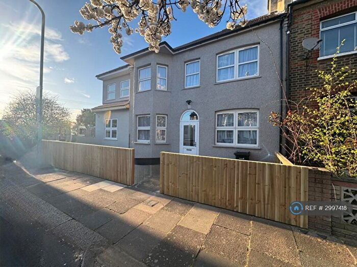1 Bedroom Semi Detached House To Rent In Paget Road, Ilford, IG1