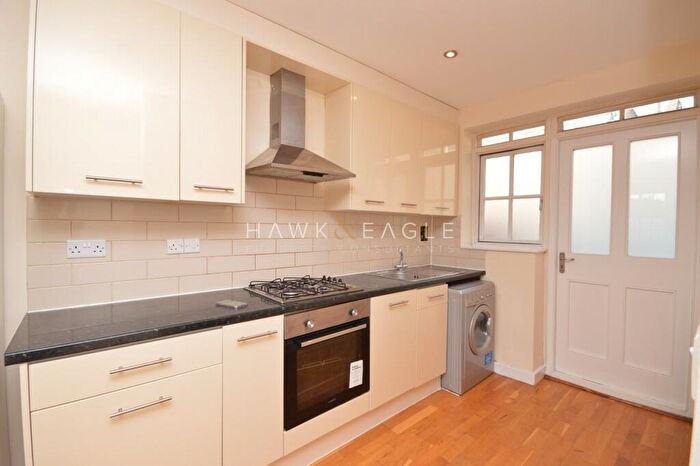 3 Bedroom Town House To Rent In Steels Lane, London, Greater London., E1
