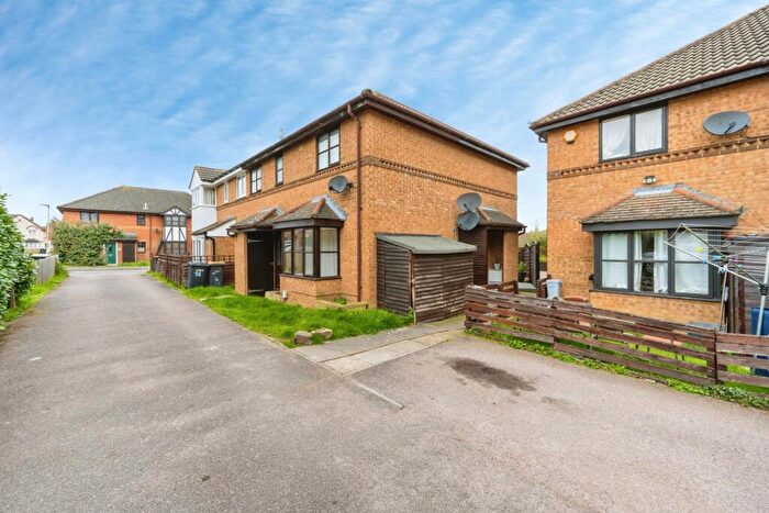 2 Bedroom Terraced House For Sale In Poppyfields, Bedford, Bedfordshire, MK41