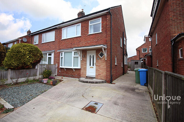 3 Bedroom Semi Detached House For Sale In Raybourne Avenue, Poulton-le-Fylde, FY6